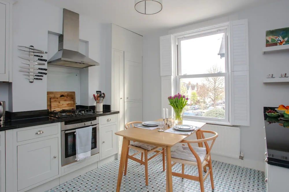 undefined Bright2 Bedroom Apartment With Roof Terrace in Wimbledon 10