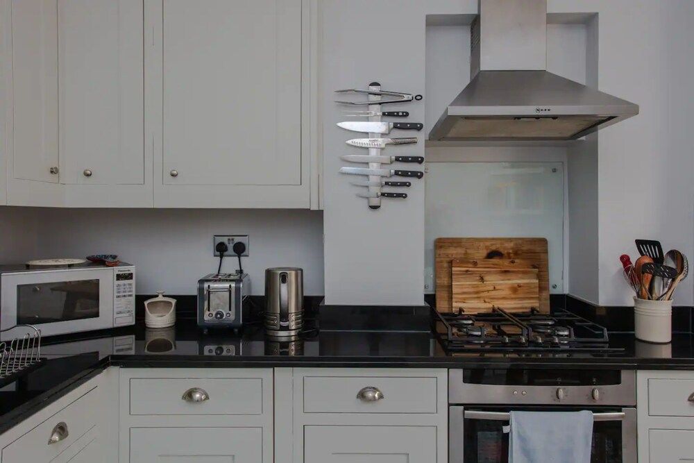 undefined Bright2 Bedroom Apartment With Roof Terrace in Wimbledon 8