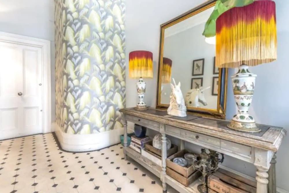undefined Stylish 1 Bedroom Apartment in Belsize Park 5