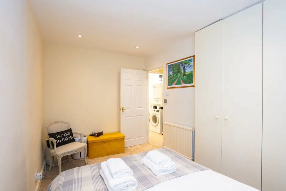 undefined Peaceful 2 Bedroom Apartment in Affluent Fulham 9