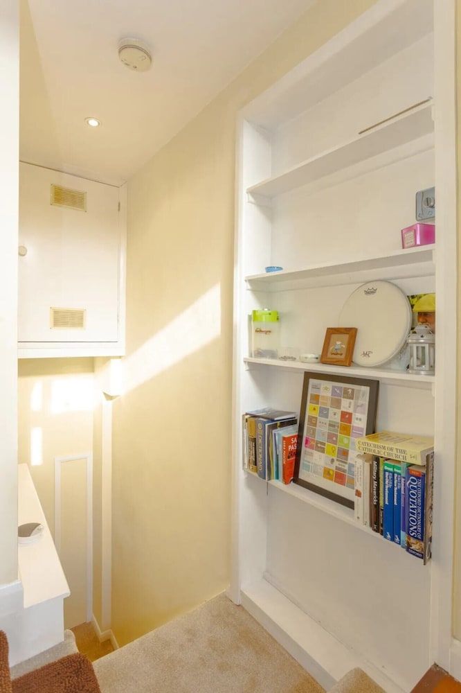 undefined Peaceful 2 Bedroom Apartment in Affluent Fulham 4