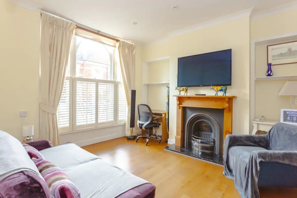 undefined Peaceful 2 Bedroom Apartment in Affluent Fulham 8