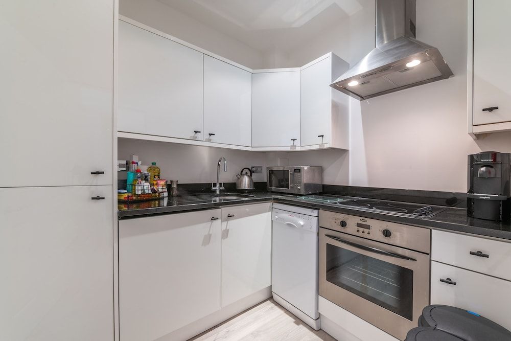 undefined 140 Minories 7