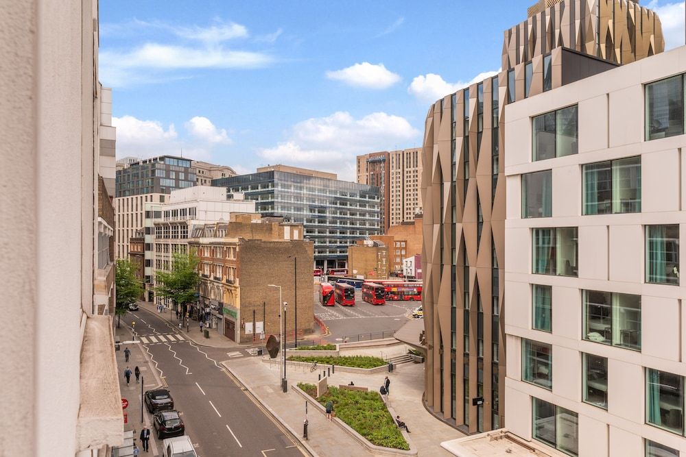 undefined 140 Minories 3