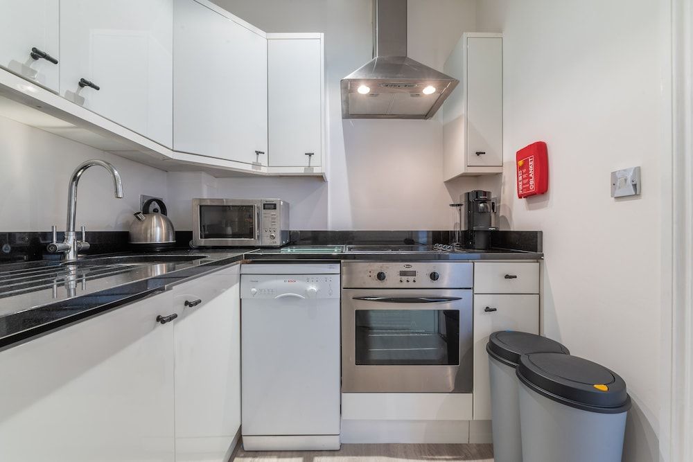undefined 140 Minories 6