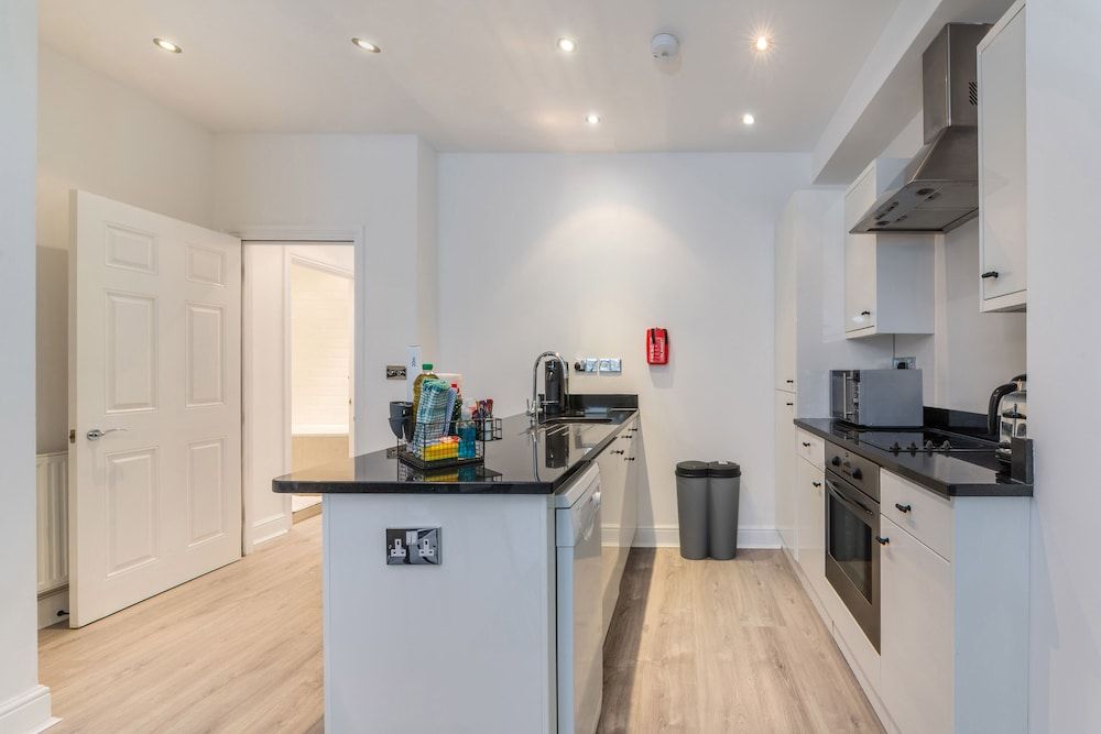 undefined 140 Minories 8