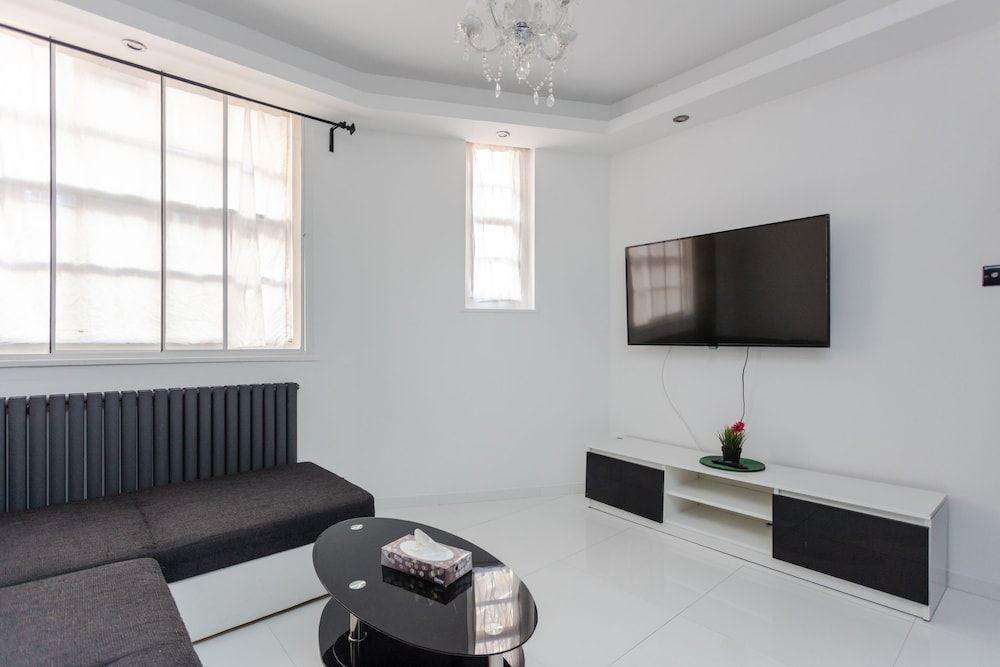 undefined Stylish Apartment in the Heart of Shoreditch 7