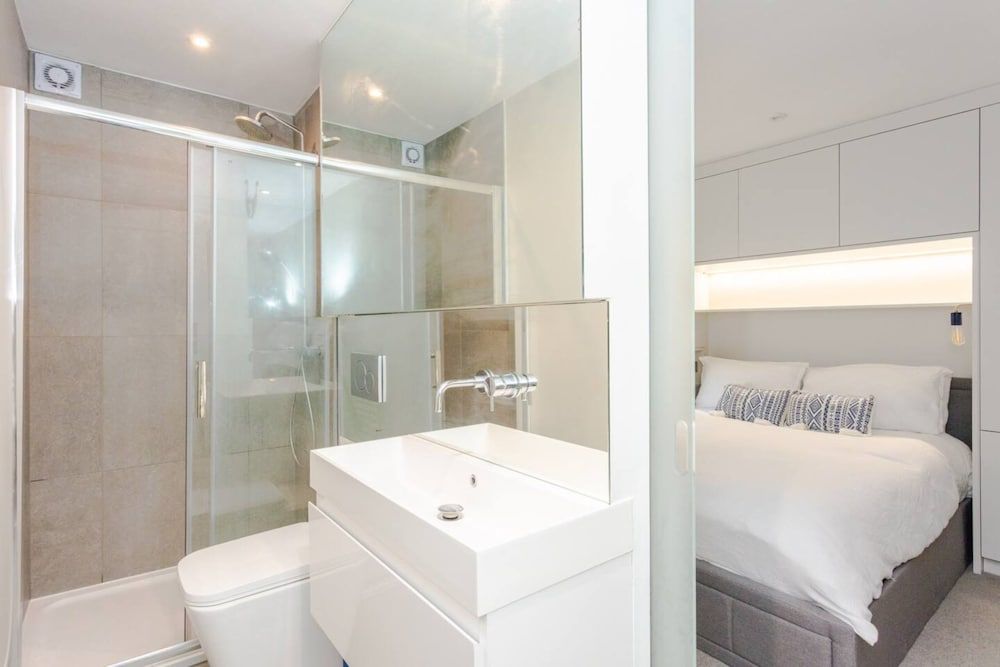 undefined Modern 2 Bedroom Apartment Near Gloucester Road 8
