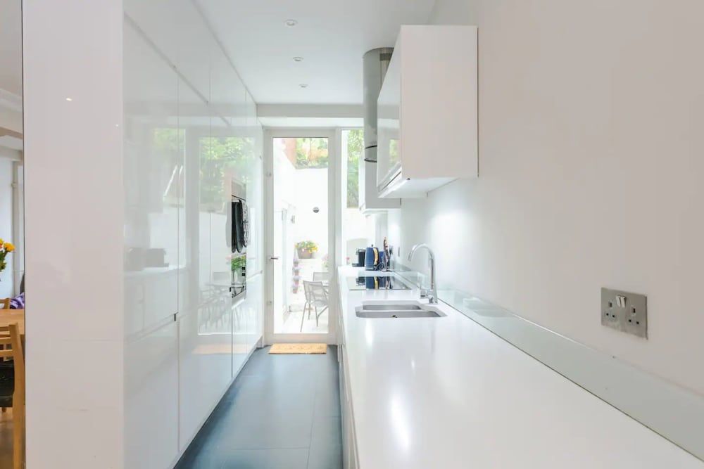 undefined Modern 2 Bedroom Apartment Near Gloucester Road 2