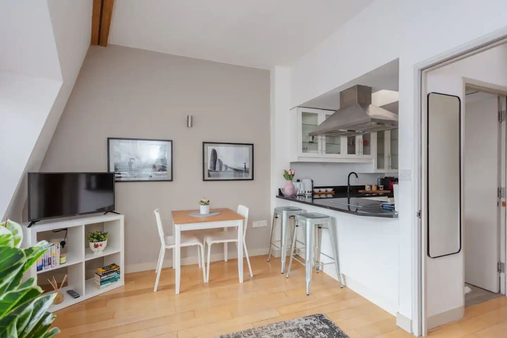 undefined Stylish 1 Bedroom Apartment Near Northcote Road 10