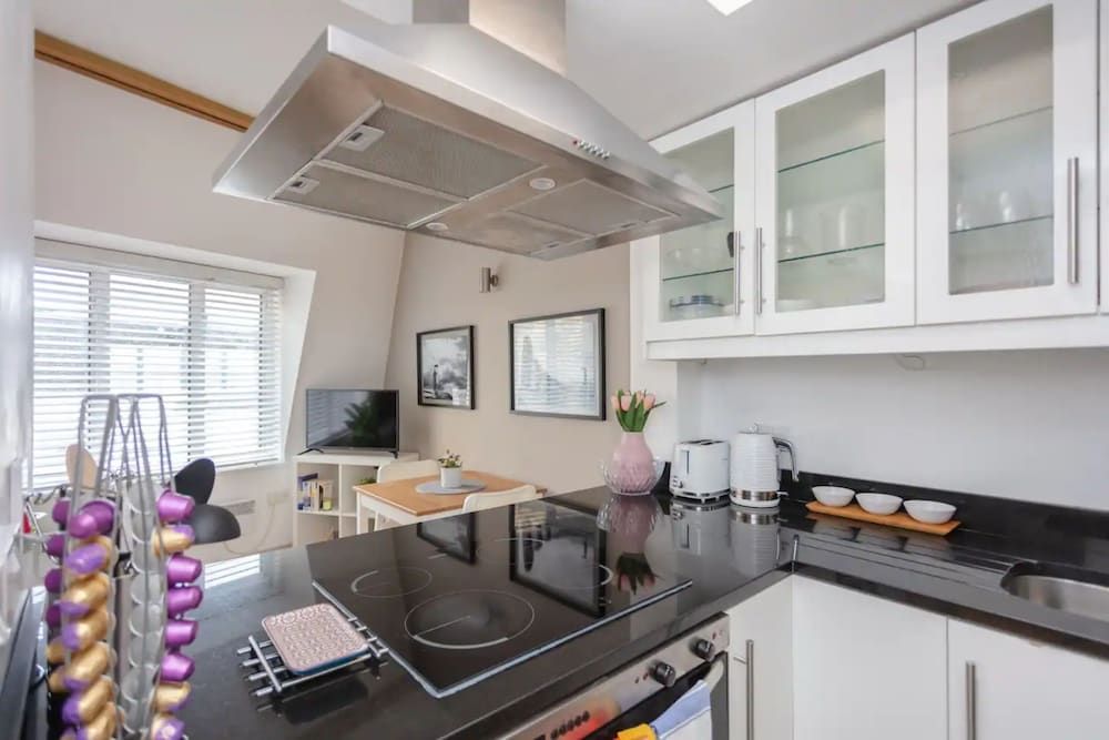 undefined Stylish 1 Bedroom Apartment Near Northcote Road 2