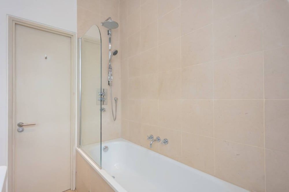 Stylish 1 Bedroom Apartment Near Northcote Road Basic Apartment, 1 King Bed 12