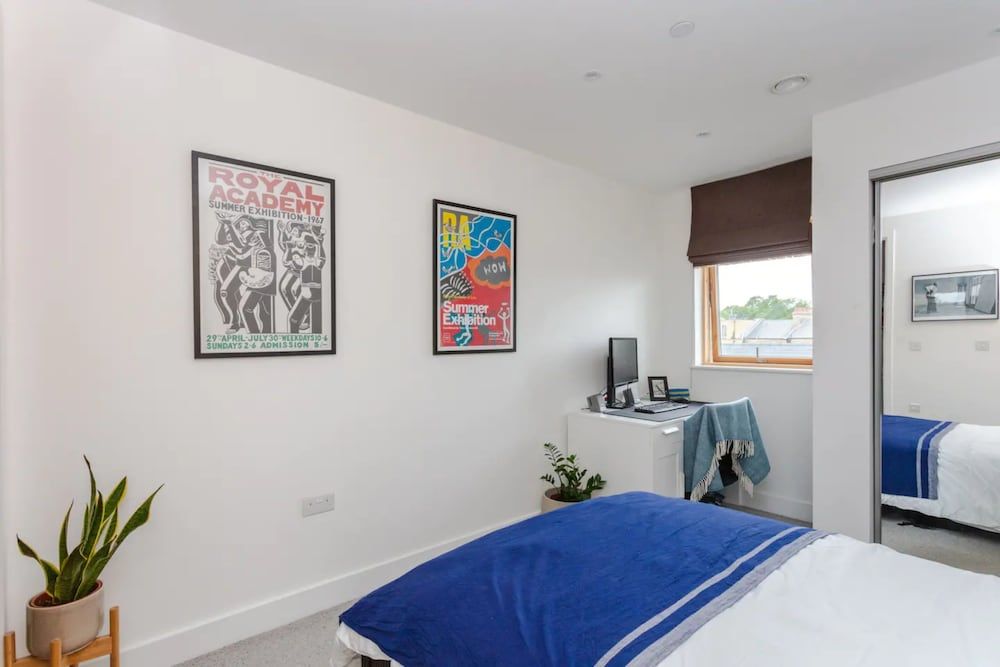 undefined Bright 2 Bedroom Apartment Near Victoria Park 2