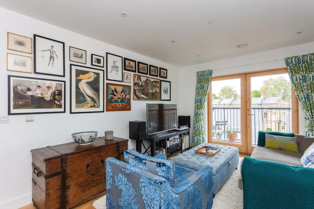 undefined Bright 2 Bedroom Apartment Near Victoria Park 10