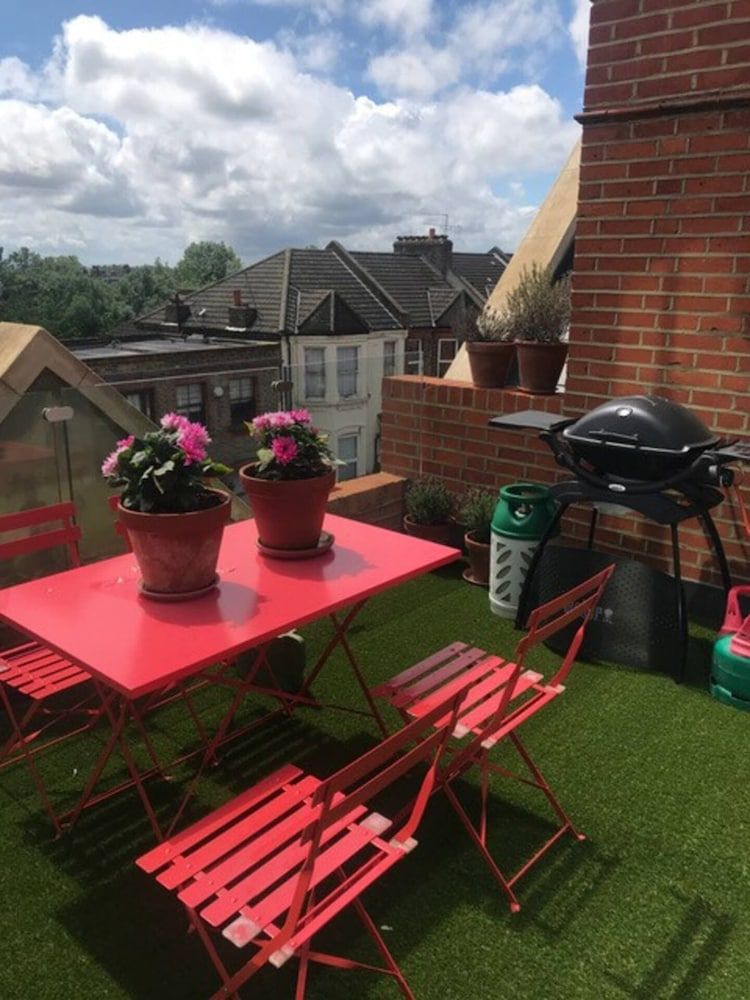 undefined Unique 2 Bedroom Penthouse Apartment in Kensal Rise 8