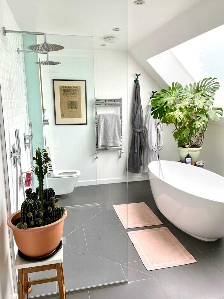 undefined Unique 2 Bedroom Penthouse Apartment in Kensal Rise 9