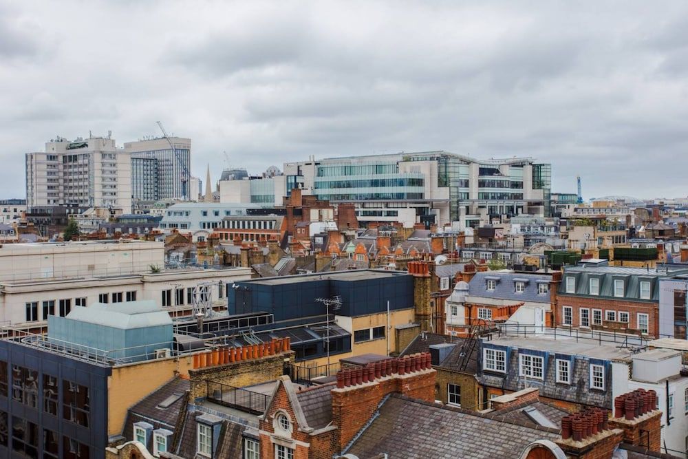 Fantastic Central Apartment With Balcony in Fitzrovia