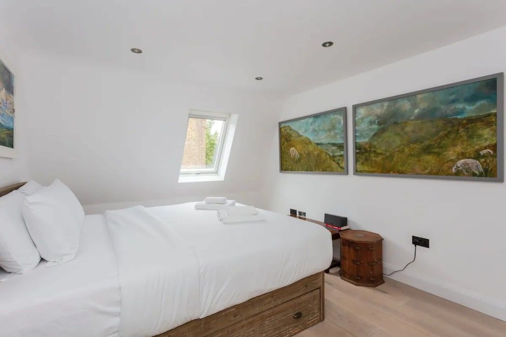 undefined Contemporary 2 Bedroom House in Vibrant Shepherds Bush 8