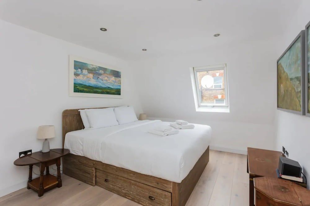 undefined Contemporary 2 Bedroom House in Vibrant Shepherds Bush 5
