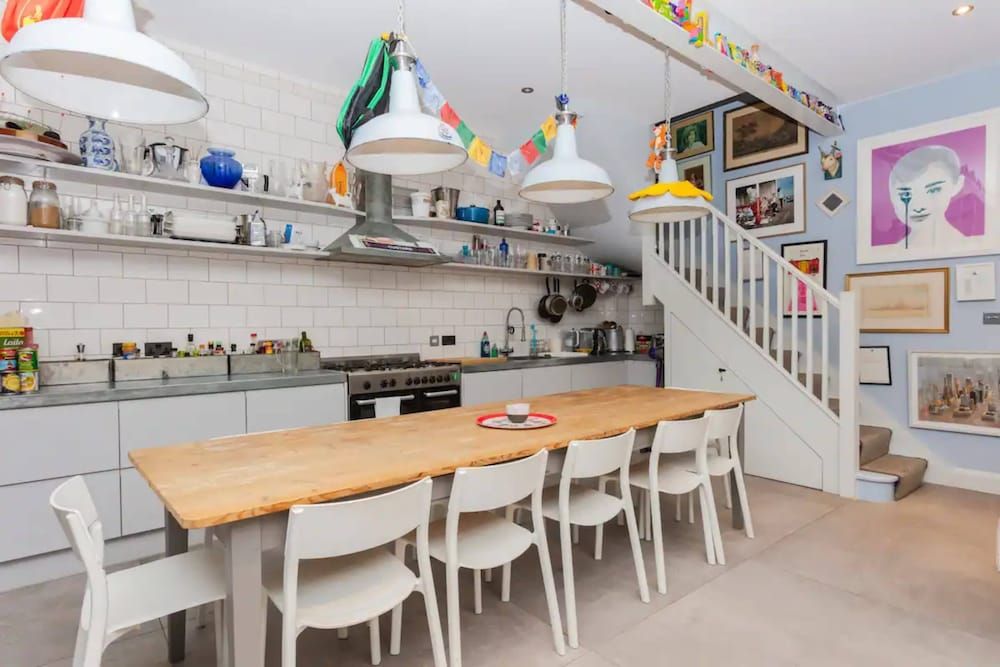 Contemporary 2 Bedroom House in Vibrant Shepherds Bush Basic House, Multiple Beds 11