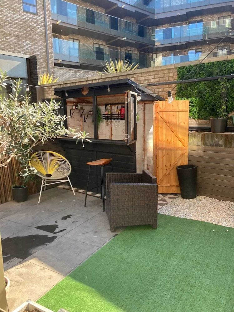 Pet Friendly 1 Bedroom Apartment in London Fields Basic Apartment, 1 King Bed 13