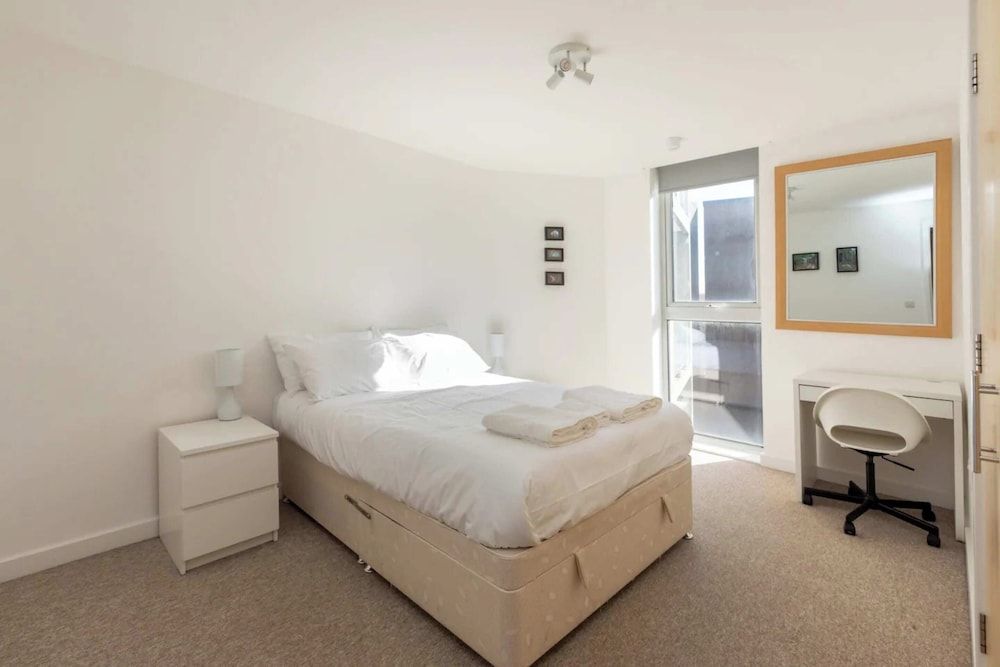 undefined Bright & Airy 1 Bedroom Apartment in Trendy Peckham 4