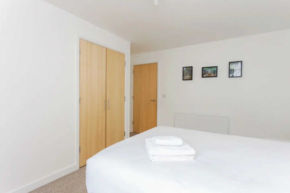 undefined Bright & Airy 1 Bedroom Apartment in Trendy Peckham 6