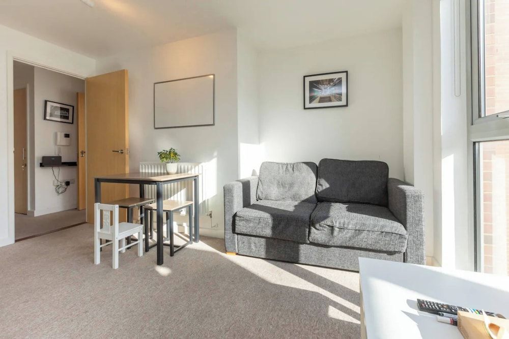 undefined Bright & Airy 1 Bedroom Apartment in Trendy Peckham 2
