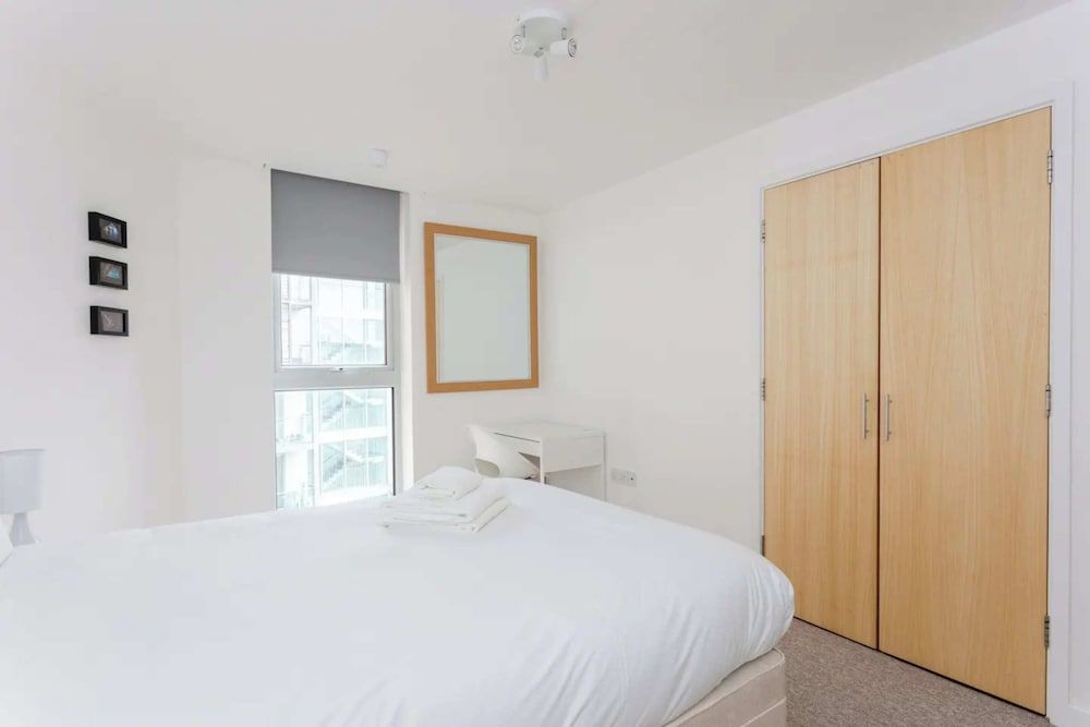undefined Bright & Airy 1 Bedroom Apartment in Trendy Peckham 7