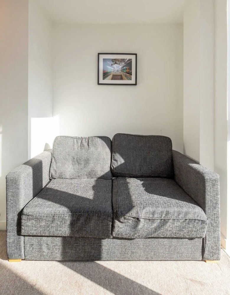 Bright & Airy 1 Bedroom Apartment in Trendy Peckham Basic Apartment, 1 Queen Bed with Sofa bed 10