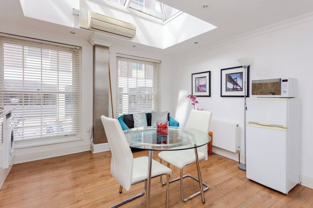 undefined Airy Studio Apartment in Vibrant East London 4