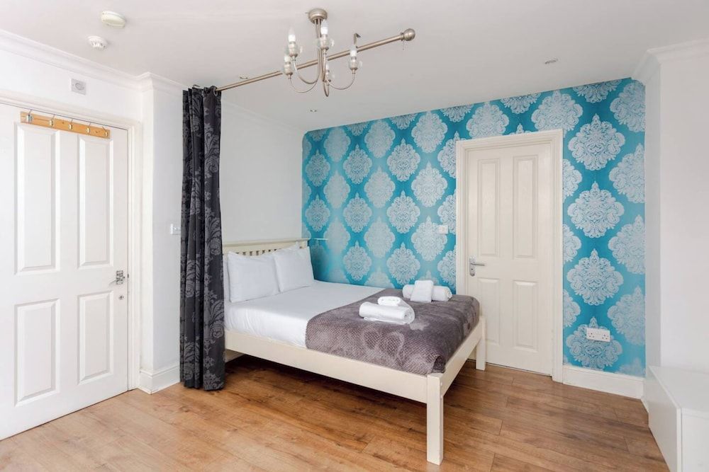 undefined Airy Studio Apartment in Vibrant East London 5