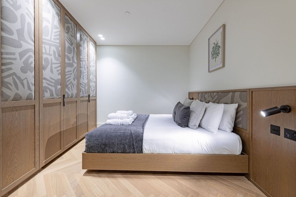 undefined Covent Garden Piazza by Stayo 7