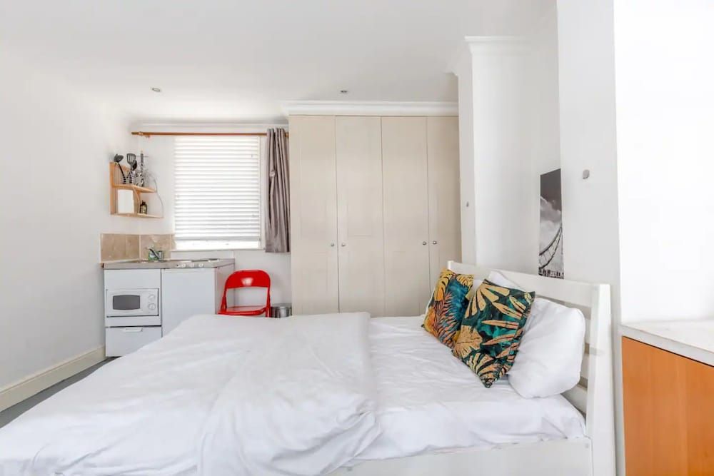 undefined Cosy Self-contained Studio in Aldgate 7