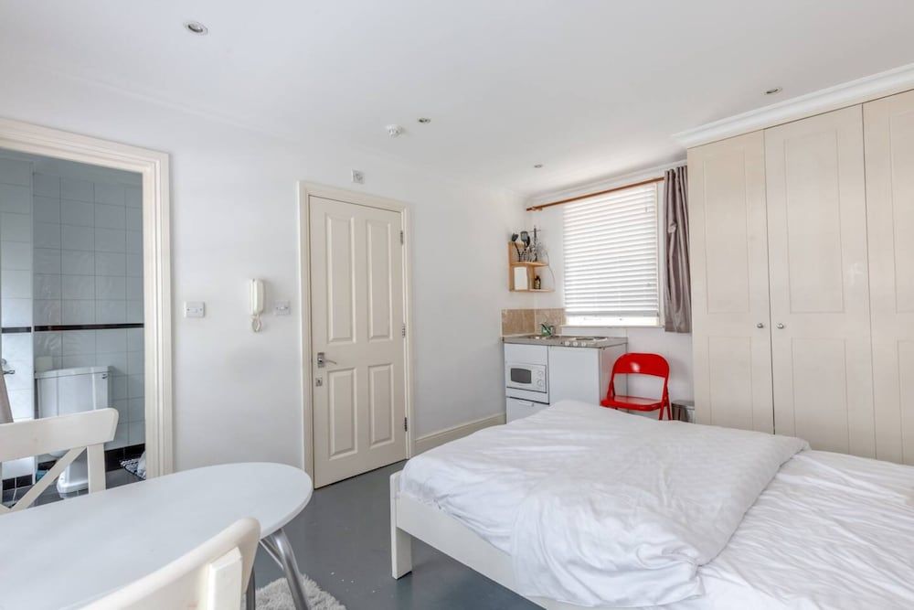 undefined Cosy Self-contained Studio in Aldgate 5