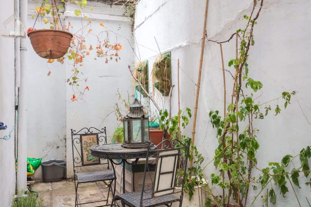 undefined Cosy 2 Bedroom Apartment in Central London With Garden 4