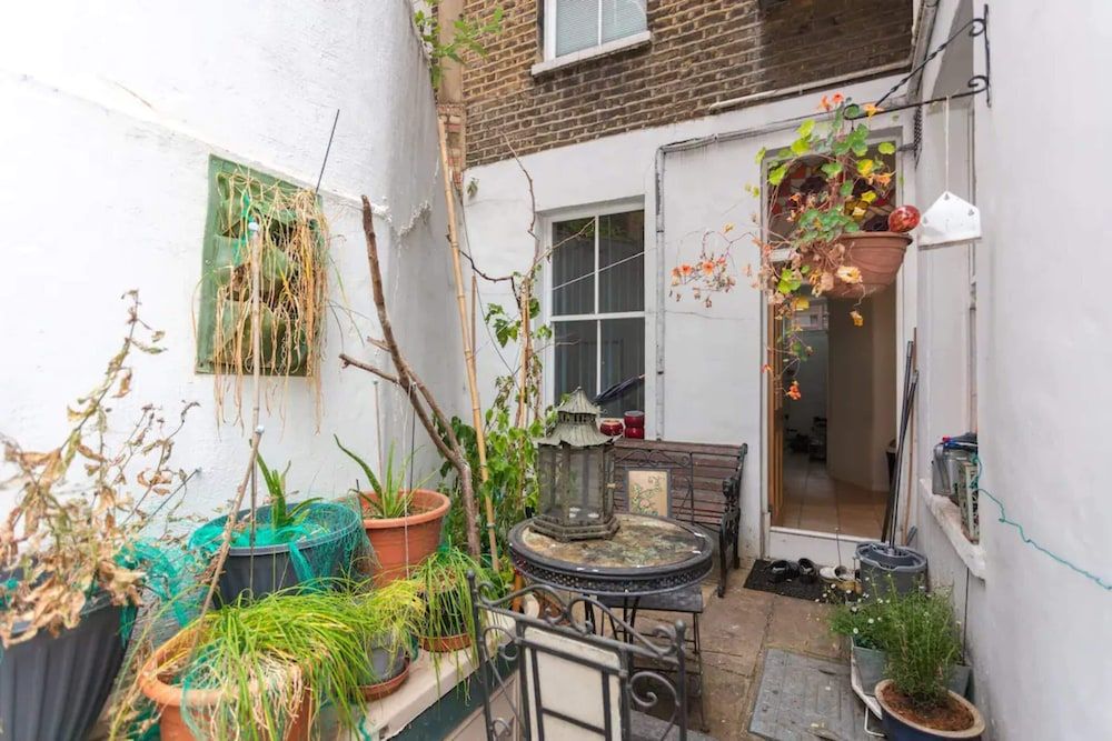 undefined Cosy 2 Bedroom Apartment in Central London With Garden 5