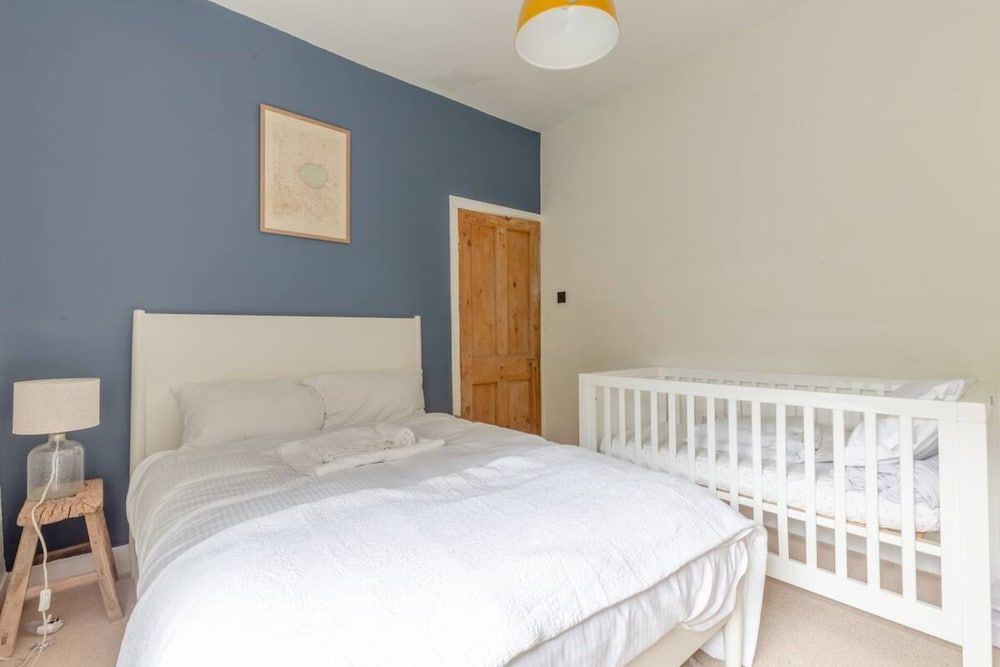 undefined Newly Renovated 2 Bedroom Apartment in Earlsfield With Garden 6