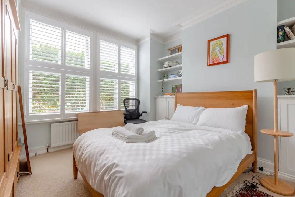 undefined Newly Renovated 2 Bedroom Apartment in Earlsfield With Garden 4