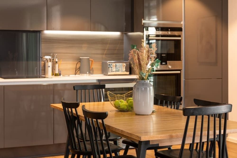 undefined The Aurora's Nest - Lovely 3bdr With Balcony and Study Room 6