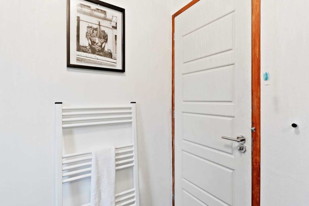 undefined Modern 2 Bedroom Apartment in Hoxton 8