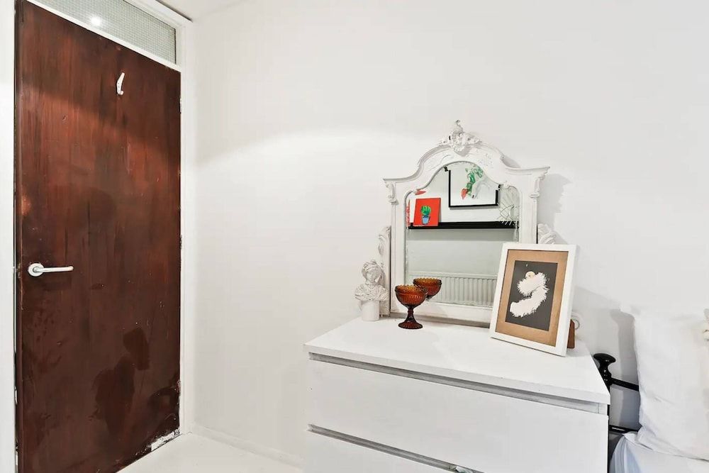 undefined Modern 2 Bedroom Apartment in Hoxton 7