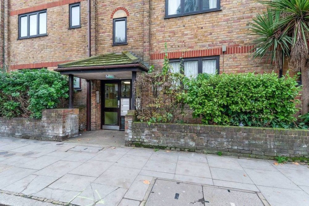 undefined Modern 2 Bedroom Apartment in Hoxton 3