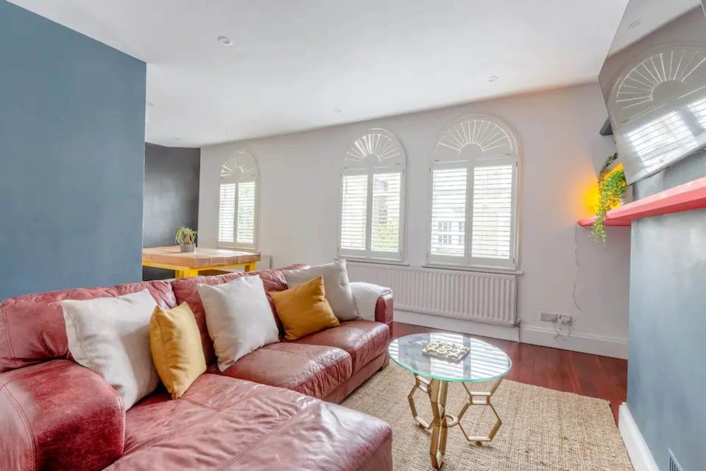 undefined Stylish 2 Bedroom Apartment Beside Putney Station 2