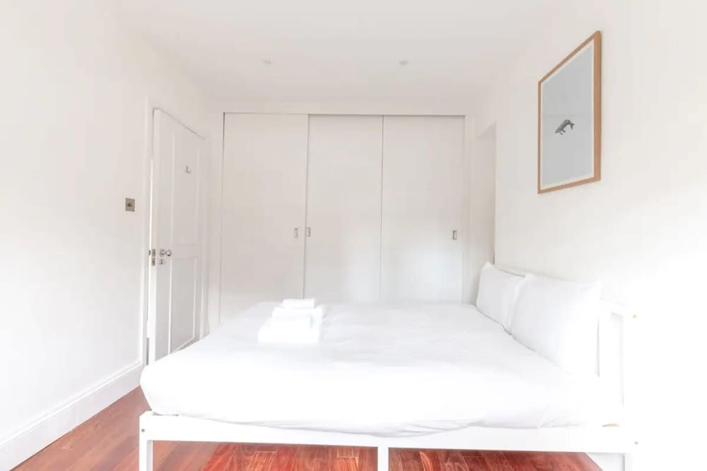 undefined Stylish 2 Bedroom Apartment Beside Putney Station 4