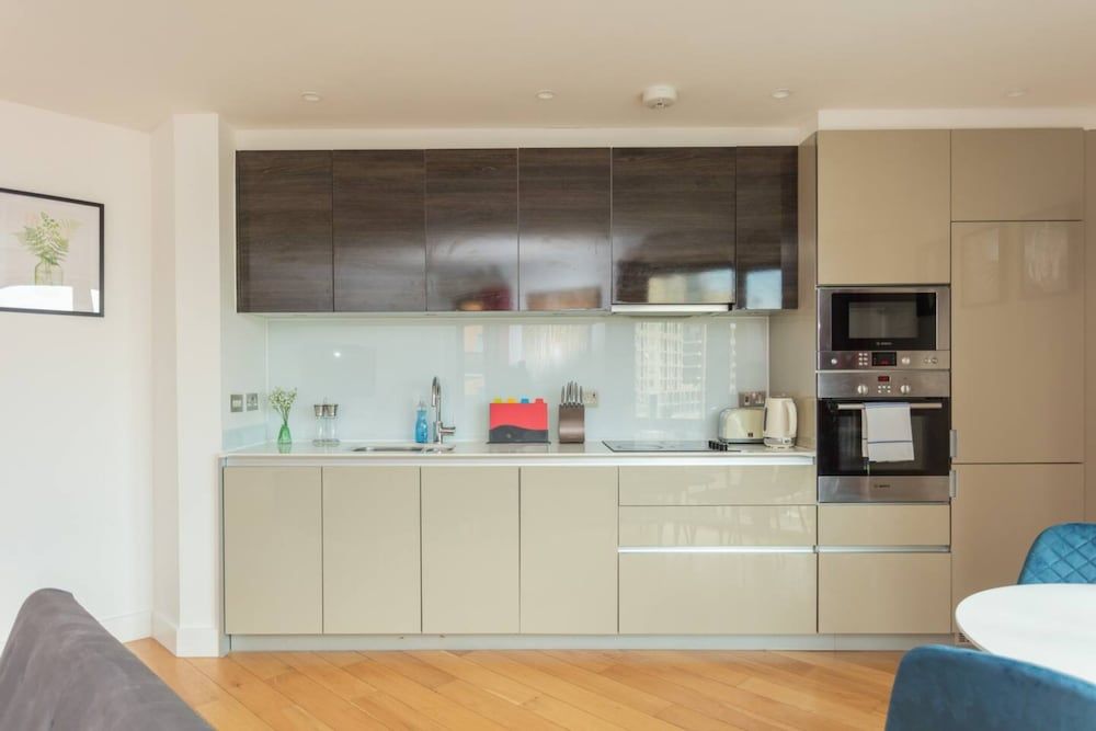 undefined Contemporary 1 Bedroom Apartment in Canning Town With Balcony 9