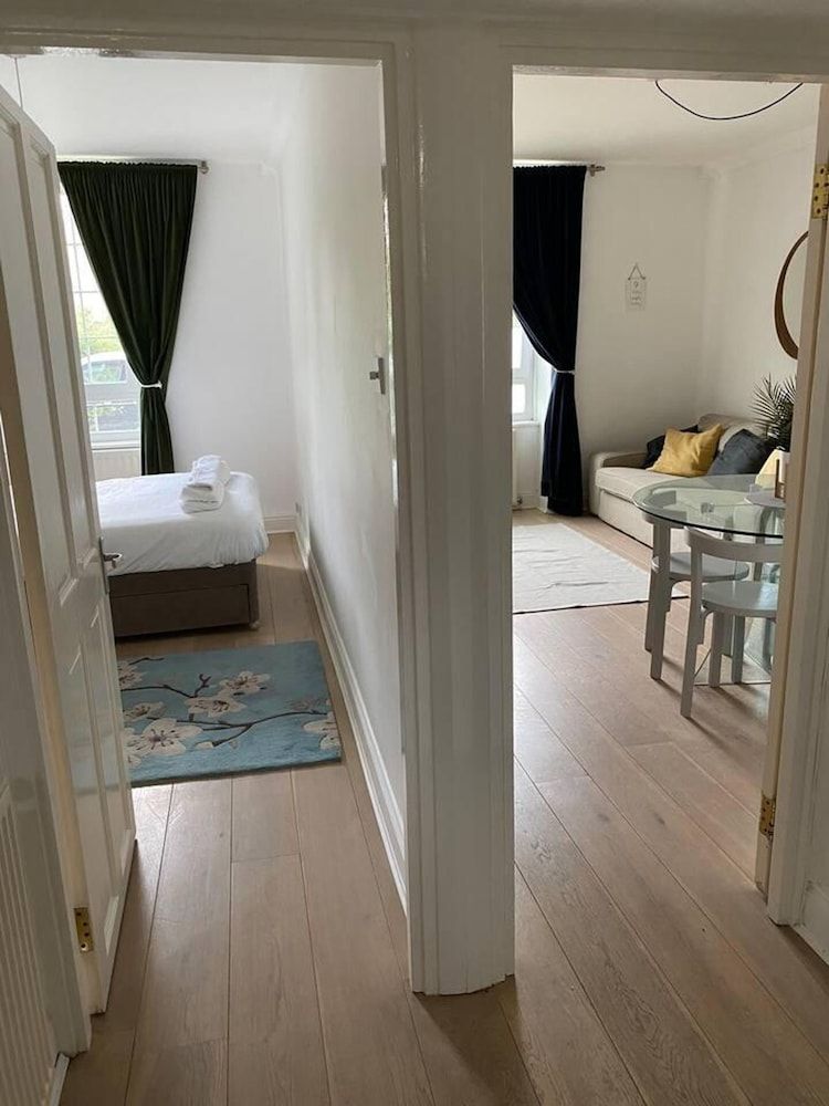 undefined Lovely 1-bed Apartment in London - View of Shard 4