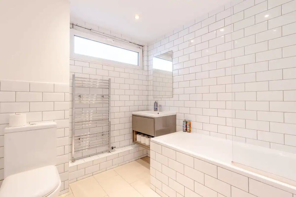 undefined Spacious 1 Bedroom Apartment in Vibrant Angel 5