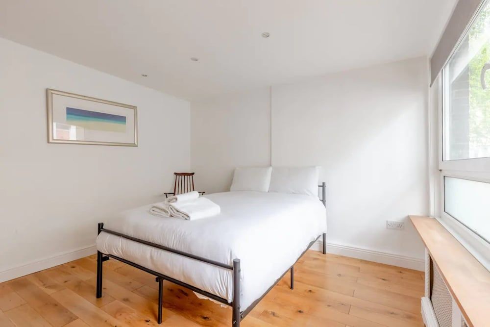 undefined Spacious 1 Bedroom Apartment in Vibrant Angel 3