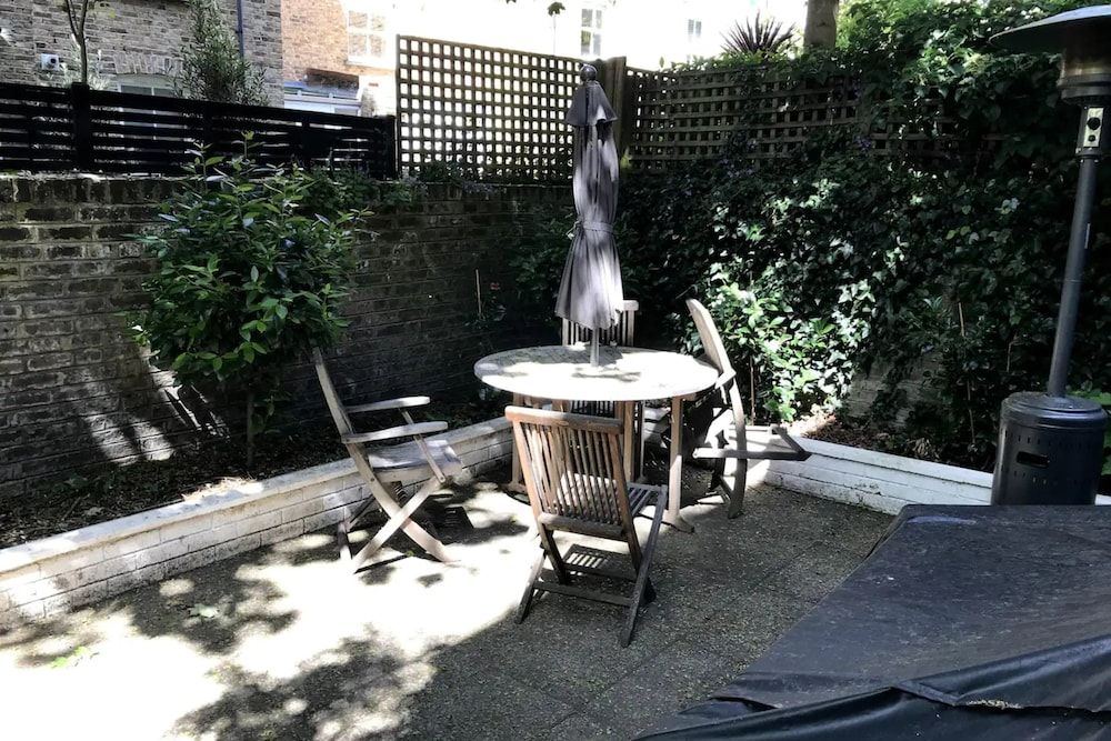 undefined Spacious 1 Bedroom Apartment in Earls Court 9